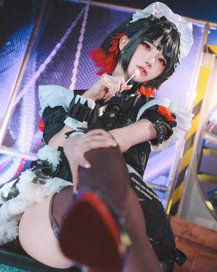 COSPLAY图赏：大马正妹COS《绝区零》鲨鱼妹 比基尼泳装大秀美体